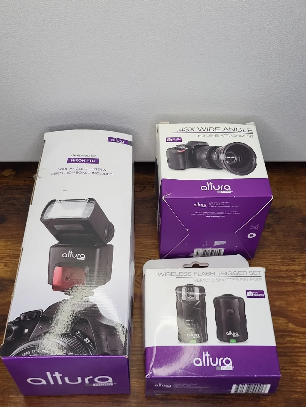 Altura Digital SLR Auto-Focus TTL Flash, .43 Wide Angle, & Wireless Trigger Set.